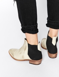 Free People_dark horse white flat ankle boots_190x250