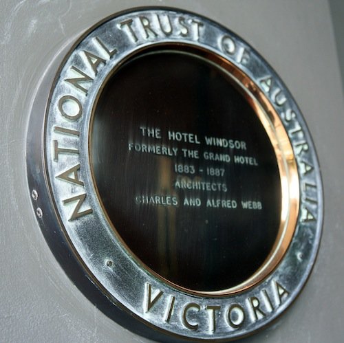 Hotel Windsor sign