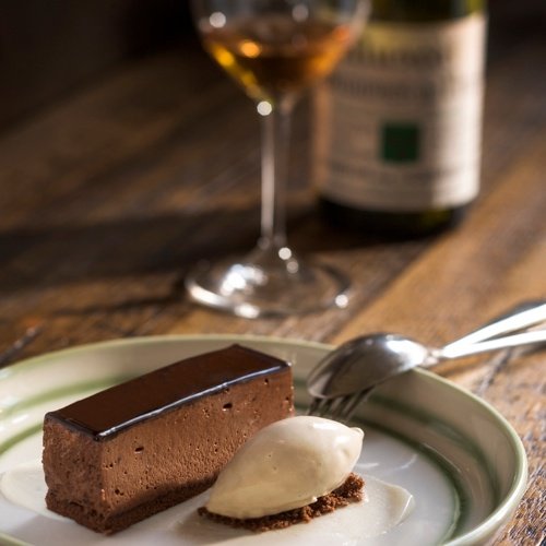 St Crispin chocolate dish